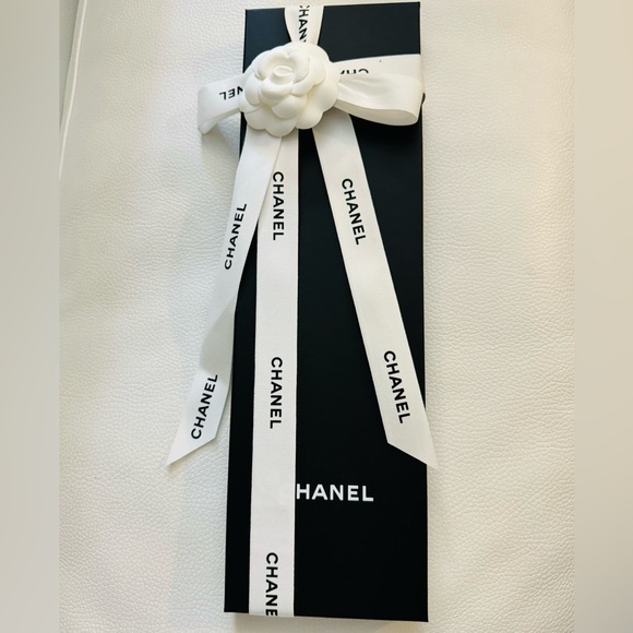 Chanel long flat box with ribbon and camelia - Picture 1 of 3